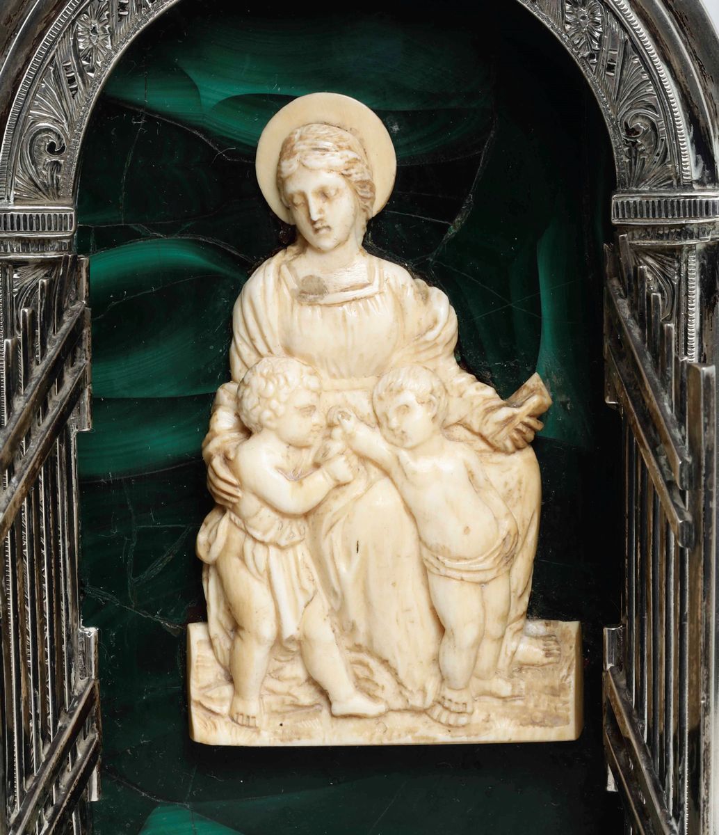 Edicola con Madonna e Bambino Argento Fuso e Cesellato, Malachite e Avorio Scolpito Manifattura A...
