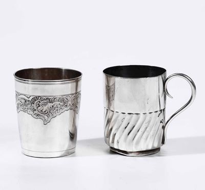 Boccale e Bicchiere in Argento. Boccale Bolli di Importazione Francese XIX-XX Secolo. Bicchiere A...