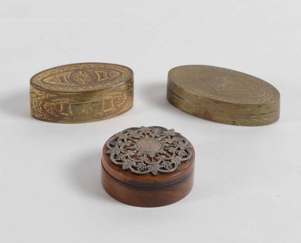 Tre antiche tabacchiere. XVIII-XIX secolo