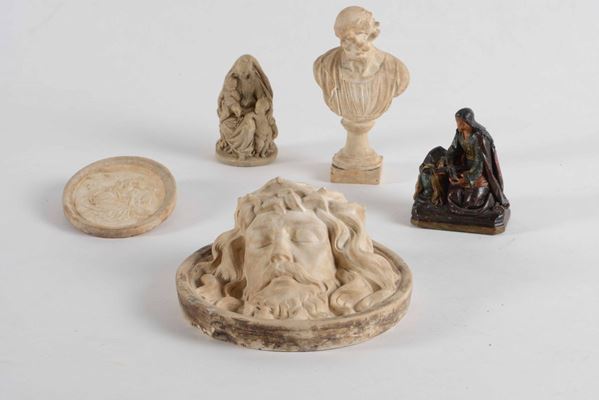 Lotto di 5 sculture religiose. Vasrie epoche e manifatture