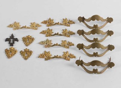 Due Serie di Maniglie D'epoca e 4 Bocchette in Bronzo e Bronzo Dorato