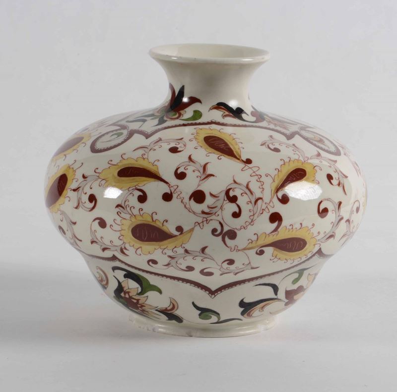 Vaso dipinto ad arabeschi. Vecchia manifattura  - Auction Antique February | Cambi Time - Cambi Casa d'Aste