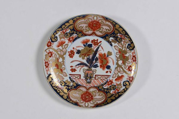 Due piatti in ceramica dipinta