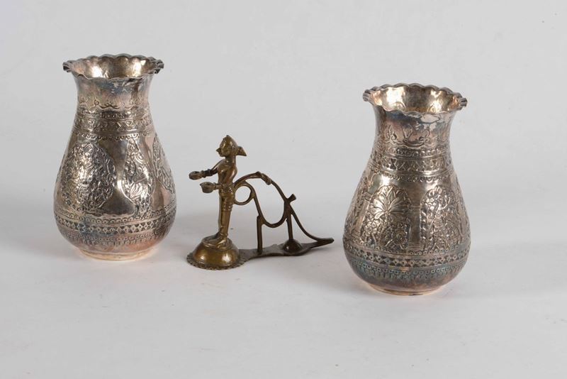 Tre oggetti orientali  - Asta Antiquariato. 180 lotti provenienti da un affidamento privato | Cambi Time - Cambi Casa d'Aste