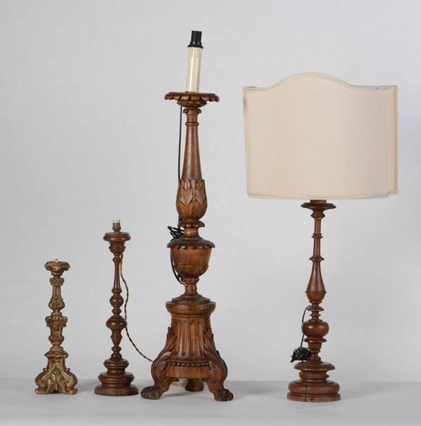 Quattro antichi candelieri in legno