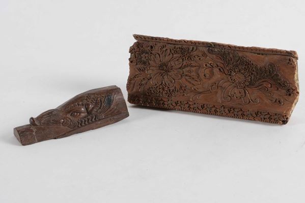 Due antichi oggetti in legno
