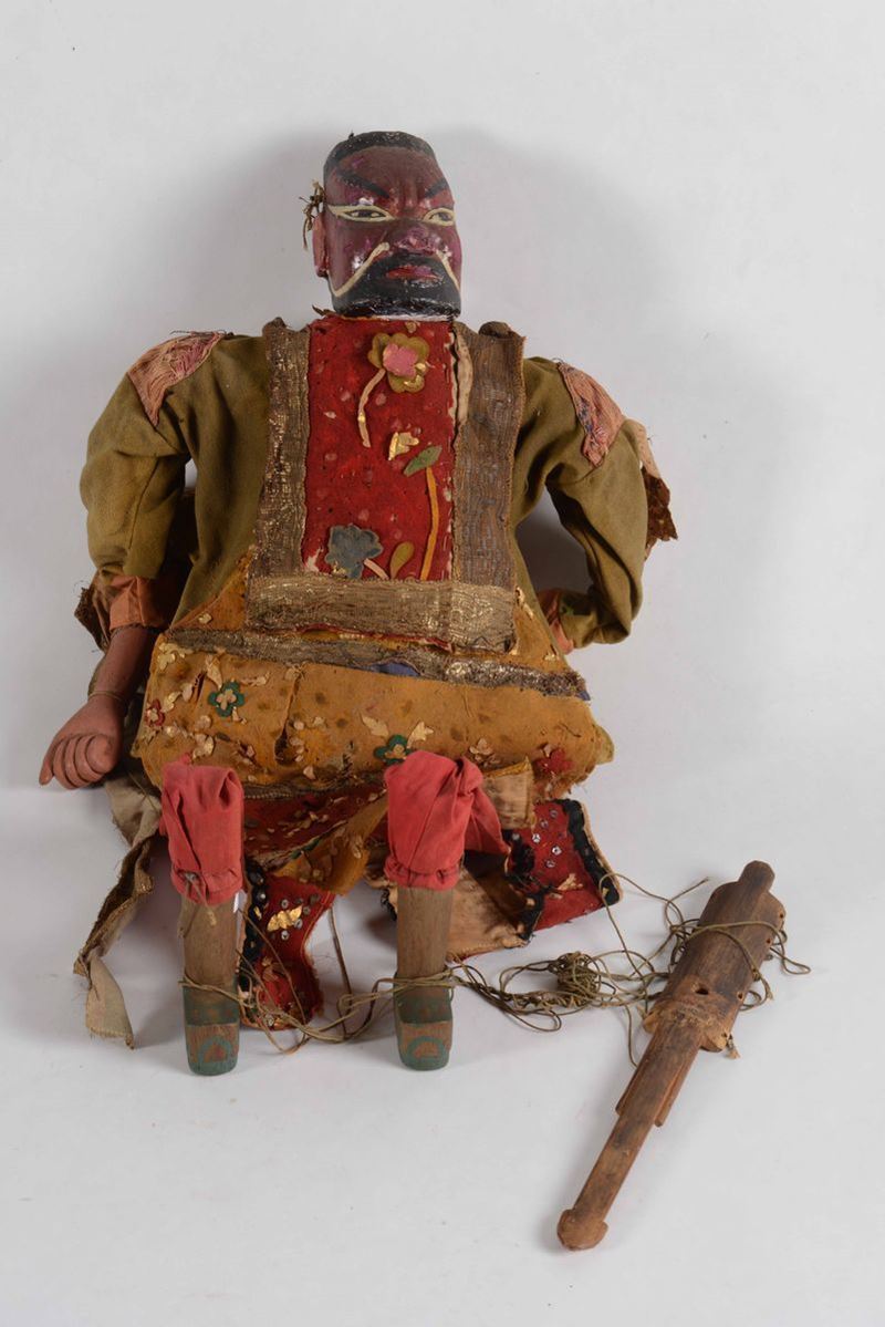 Vecchia marionetta orientale  - Asta Antiquariato. 180 lotti provenienti da un affidamento privato | Cambi Time - Cambi Casa d'Aste