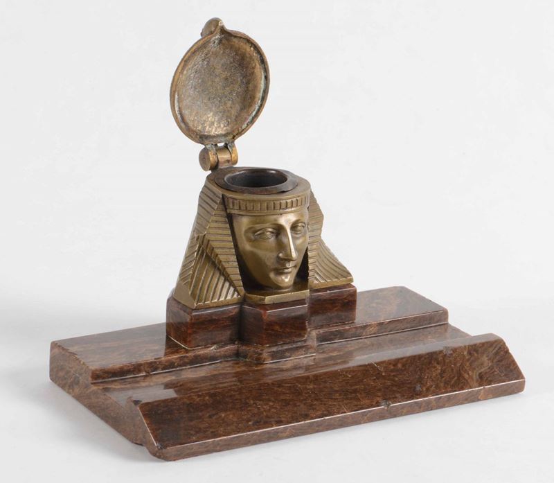 Bel calamaio "retour d'Egypte" in bronzo e marmo venato  - Auction Over 300 lots on offer - Cambi Casa d'Aste