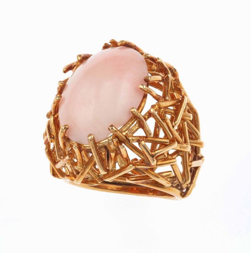 Anello con corallo rosa  - Asta Fine Coral Jewels - II - Cambi Casa d'Aste