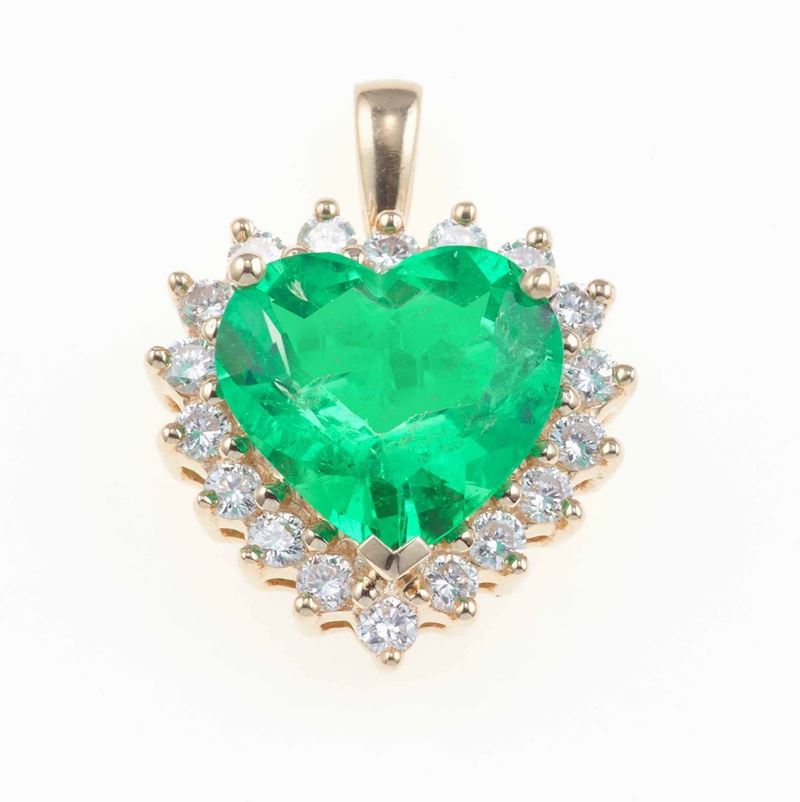 Pendente con smeraldo Colobia, taglio a cuore, di ct 4.40 e diamanti a contorno  - Auction Fine Jewels - III - Cambi Casa d'Aste