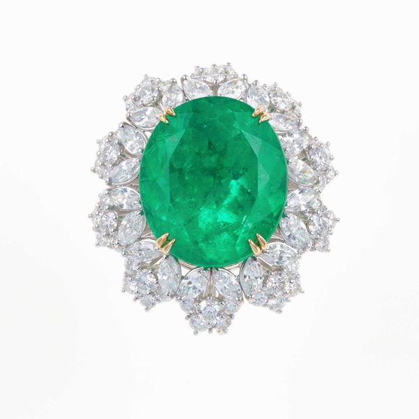Anello trasformabile in pendente con smeraldo Colombia di ct 18.21 e diamanti per ct 4.97