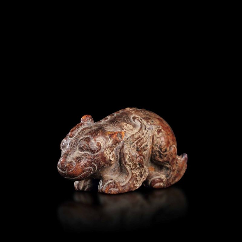 A jade and russet dragon, China, Song Dynasty  - Auction Fine Chinese Works of Art - Cambi Casa d'Aste