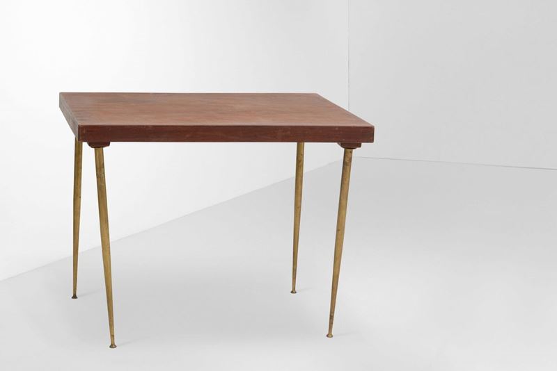 Tavolo basso con piano in legno e sostegni in ottone.  - Auction Design Lab - Cambi Casa d'Aste