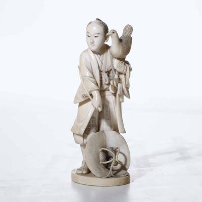 Figura di Samurai con Gallo in Avorio. Giappone, XIX Secolo