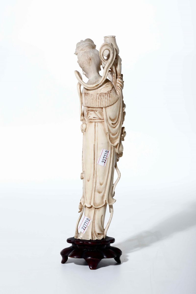 Figura di Guanyin in Avorio, Cina, XX Secolo