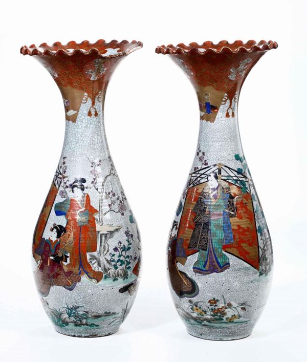Coppia di vasi Imari. Giappone, inizio XX secolo