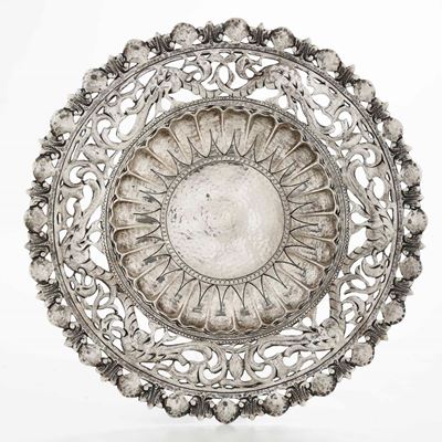 Vassoio Traforato in Argento. Manifattura del XX Secolo. (apparente Privo di Punzonatura)