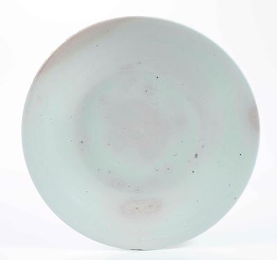 Piatto in porcellana monocroma Celadon con sfumature lavanda, Cina, Dinastia Qing, XVIII secolo