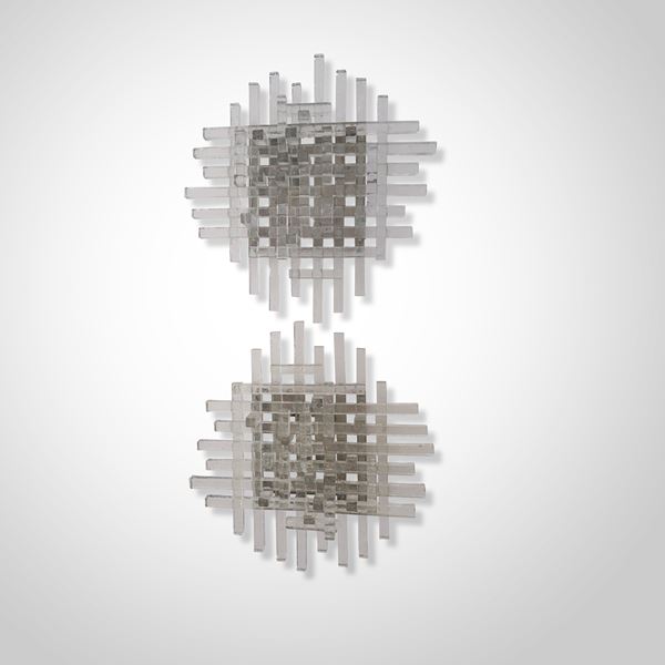 Due grandi lampade a parete o a plafone