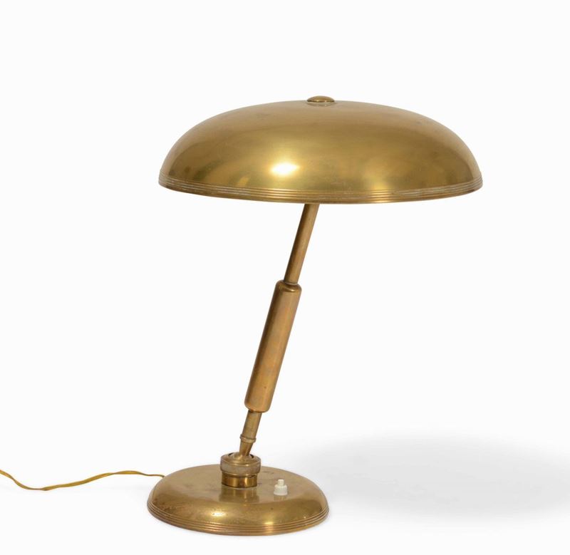 Lampada da tavolo orientabile con struttura e diffusore in ottone.  - Auction Design Lab - Cambi Casa d'Aste