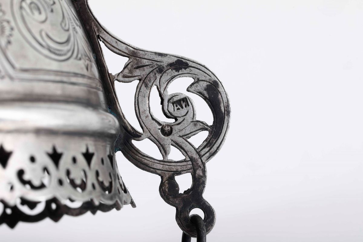 Due Lampade Votive. Argento Fuso, Sbalzato, Traforato e Cesellato. Russia XIX Secolo.