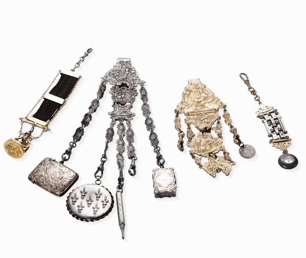 Gruppo di chatelaine in argento, metallo argentato e dorato e altri materiali  Varie manifatture del XVIII-XIX secolo