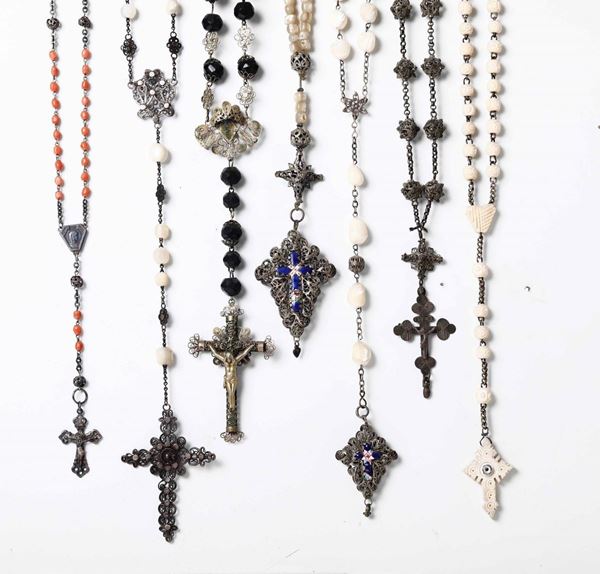 Gruppo di rosari  Argento, metallo argentato, smalti e materiali naturali Varie manifatture del XIX-XX secolo