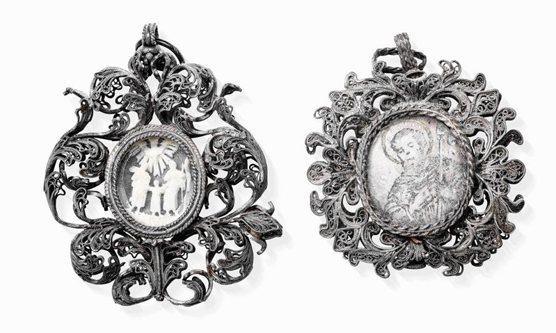 Due pendenti in filigrana d'argento Arte italiana del XVIII secolo  - Asta Opere e arredi da collezioni lombarde e altre provenienze - Cambi Casa d'Aste