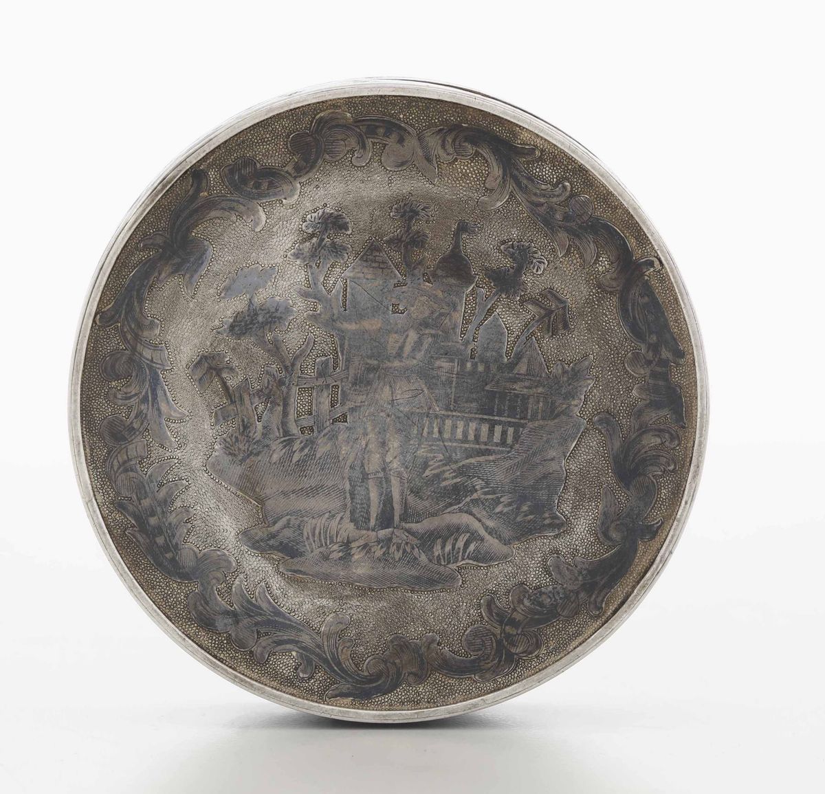Tabacchiera. Argento Sbalzato, Cesellato, Dorato e Niello. Marchi della Città di Mosca 1798 e di ...