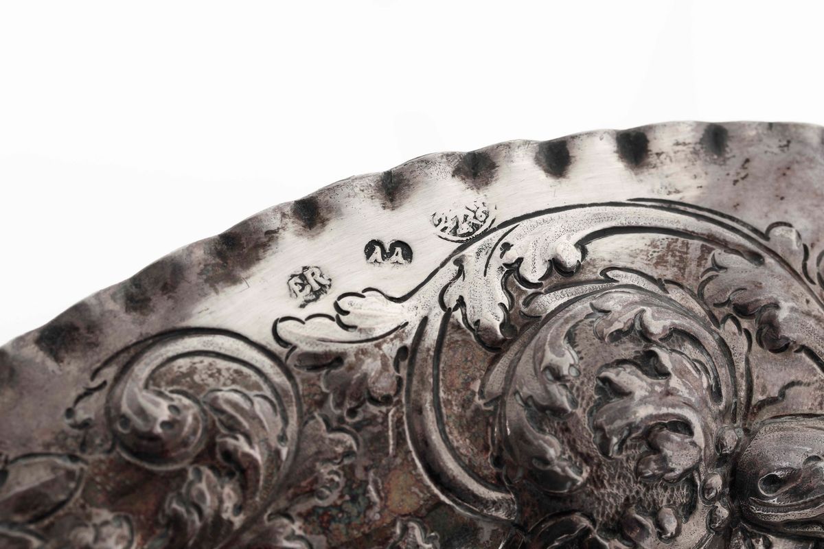 Importante Piatto da Parata. Argento Sbalzato e Cesellato. Mosca 1726, Orefice Alexej Dwdejew Shd...