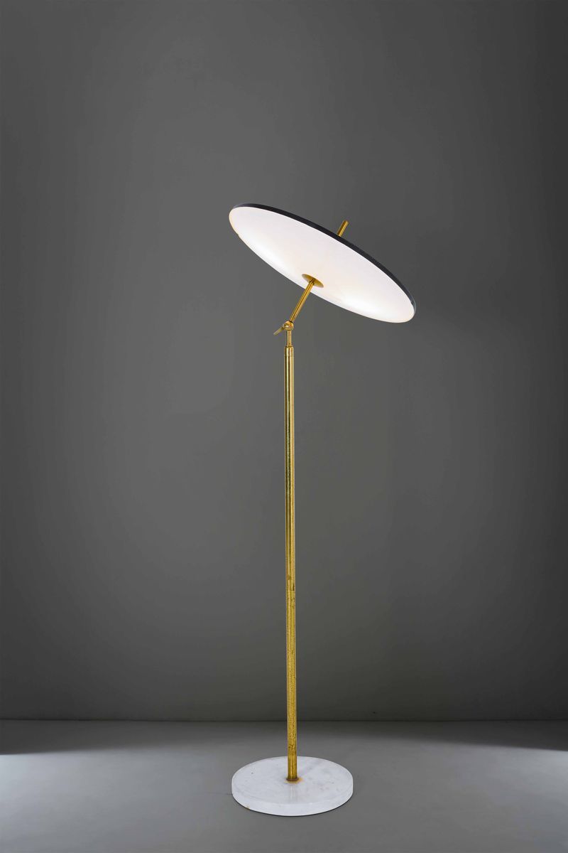Lampada da Terra Estensibile e Orientabile con Struttura in Ottone, Base in Marmo e Diffusore in ...