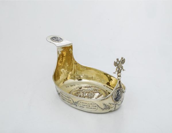 Kovsh imperiale in argento dorato e niellato. Bolli di Mosca per l’anno 1798 e bolli francesi di importazione