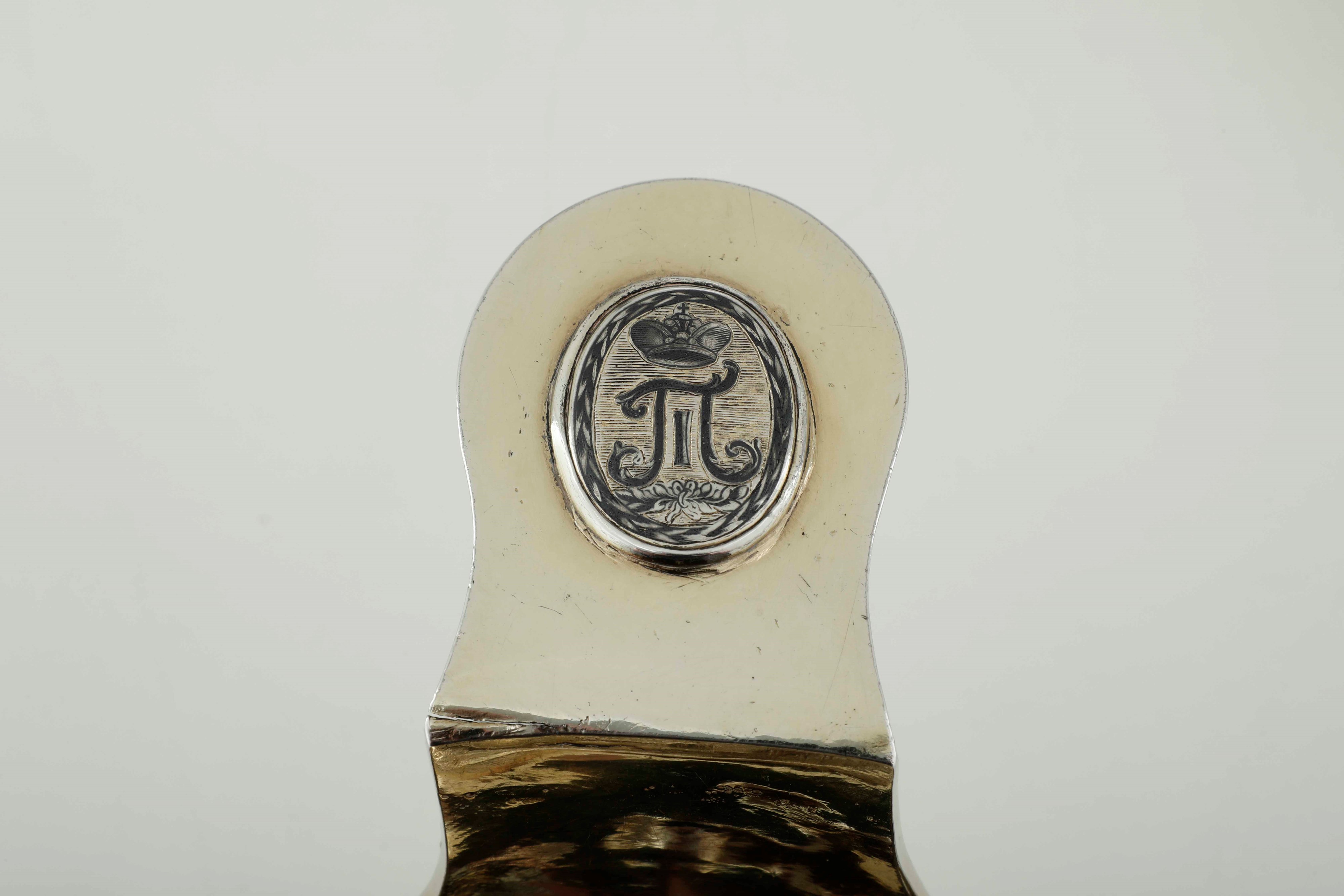 Kovsh Imperiale in Argento Dorato e Niellato. Bolli di Mosca per L’anno 1798 e Bolli Francesi di ...
