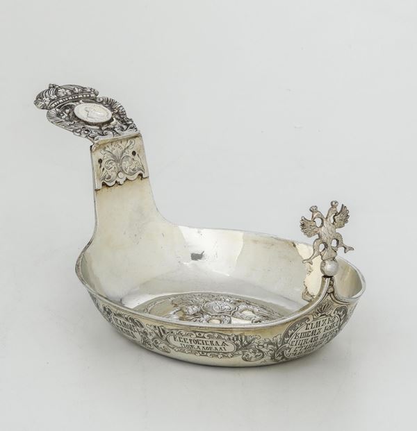 Kovsh imperiale in argento dorato e niellato. Mosca 1751.  Apparentemente privo di punzonatura