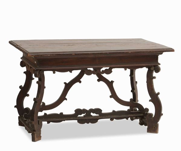 Tavolo tipo fratino in legno intagliato, XVIII secolo