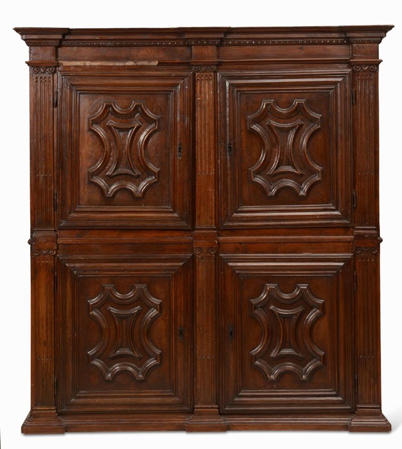 Grande credenza a doppio corpo in legno scolpito, XVIII secolo  - Auction Artworks and Furniture from Lombard private Mansions - Cambi Casa d'Aste