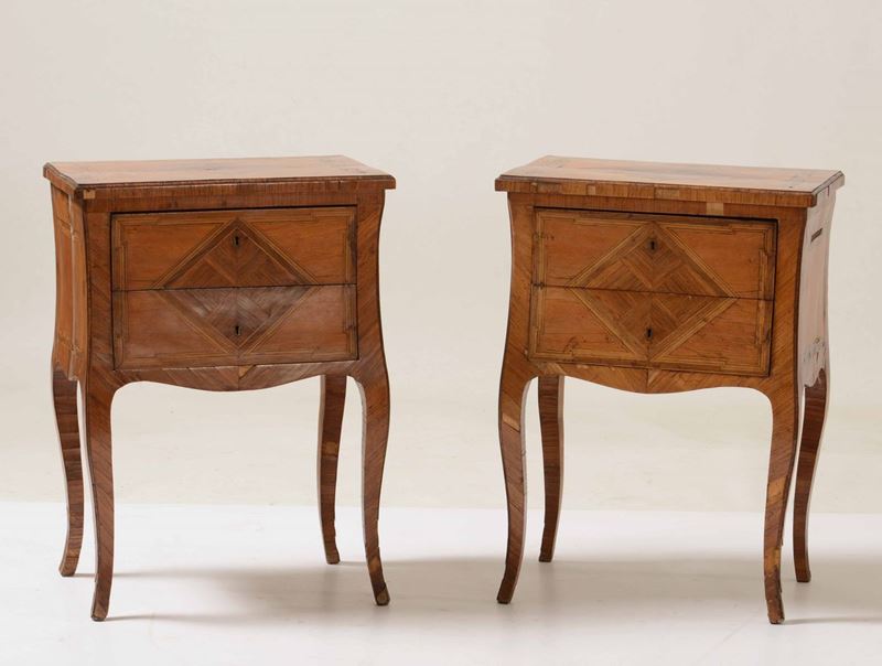 Coppia di comodini in legno impiallacciato ed intarsiato, XIX secolo  - Auction Antiques | Timed Auction - Cambi Casa d'Aste