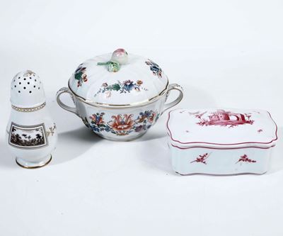 Uno Spargi Zucchero, una Scatola con Coperchio, una Tazza da Brodo e un Coperchio. Doccia, Manifa...