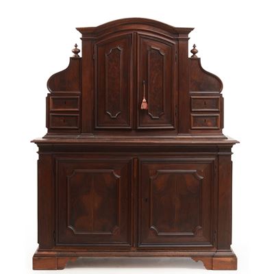 Grande Credenza in Noce a Due Corpi. Italia Centrale, XVIII-XIX Secolo