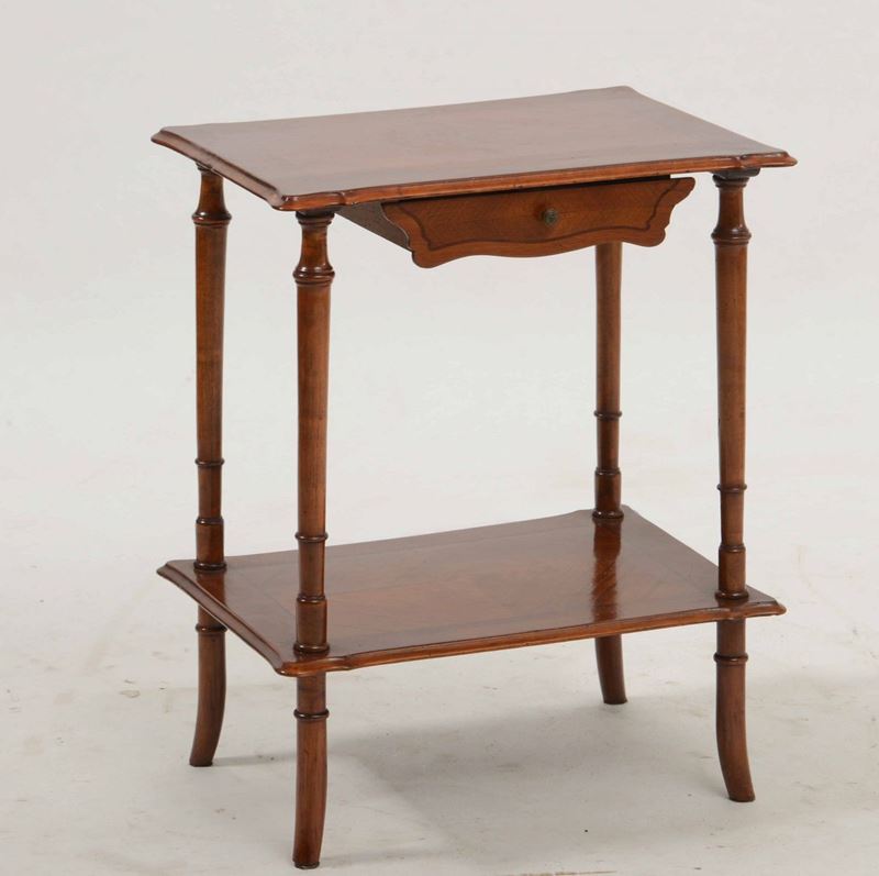 Tavolinetto a due ripiani in noce. XIX-XX secolo  - Auction Antique June | Cambi Time - Cambi Casa d'Aste