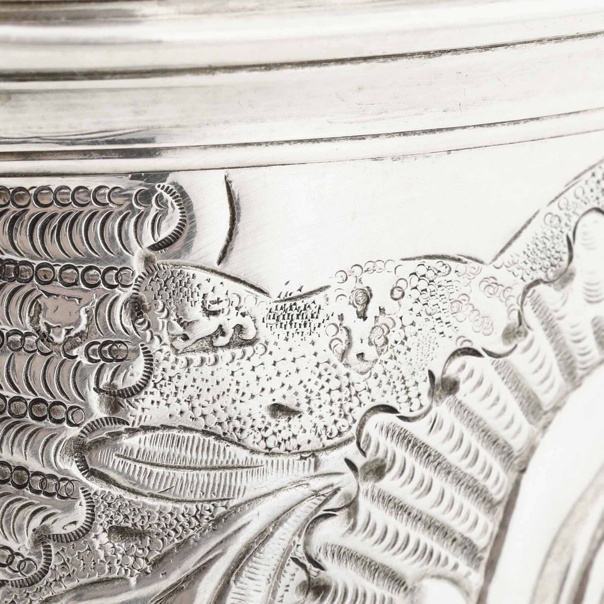 Tankard Argento Fuso, Sbalzato e Cesellato Argenteria Inglese del XVIII Secolo Città di Newcaste ...