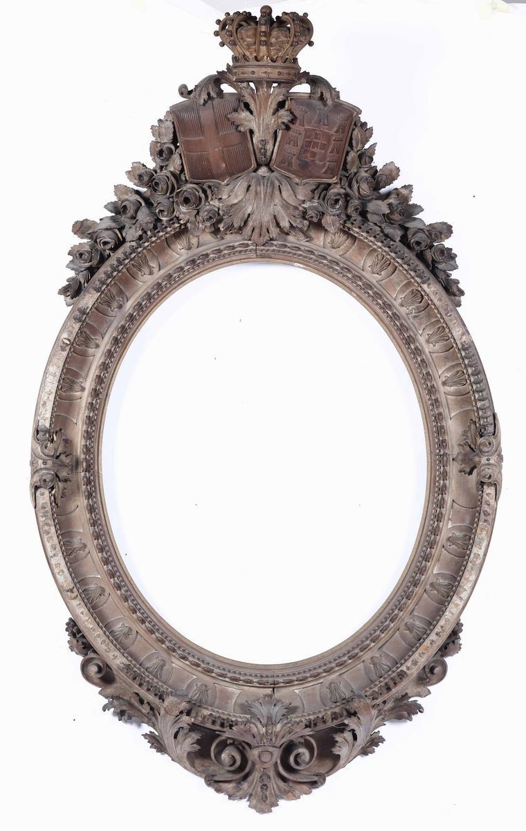 Cornice lignea ovale intagliata con stemma e corona Sabauda. Piemonte, XIX secolo  - Auction Antiques | Time Auction - Cambi Casa d'Aste