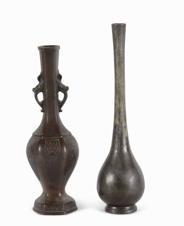 Due vasi in bronzo a bulbo, Cina
