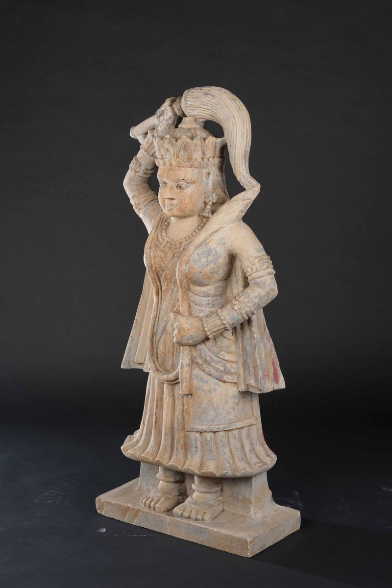 Due Grandi Figure di Divinitã Scolpite in Pietra con Tracce di Policromia, India, XIX Secolo