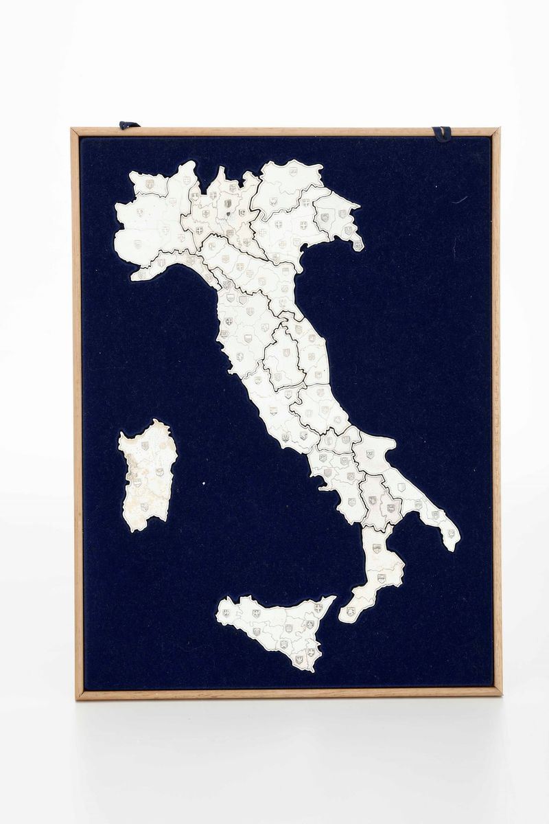 Curioso puzzle in argento raffigurante l'Italia suddivisa nelle 20 regioni. Argenteria artistica italiana del XX secolo  - Auction Silvers | Cambi Time - Cambi Casa d'Aste