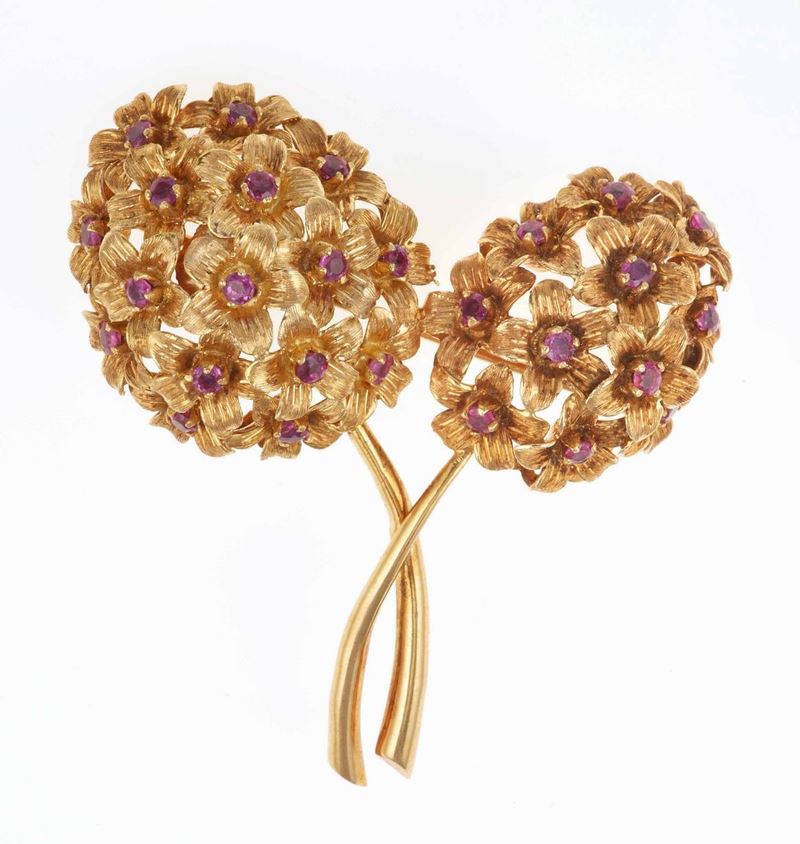 Tiffany & Co. Spilla a soggetto floreale con piccoli rubini  - Auction Spring Jewels - I - Cambi Casa d'Aste