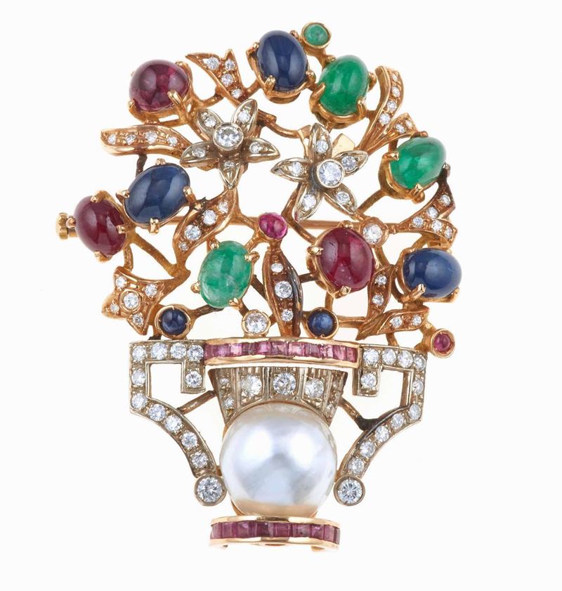Spilla cestino di fiori con smeraldi, rubini, zaffiri, diamanti ed una perla  - Asta Spring Jewels - I - Cambi Casa d'Aste
