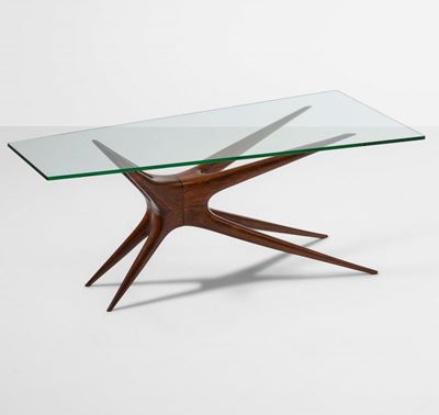 Tavolo Basso con Struttura in Legno Sagomato e Scolpito, Piano in Cristallo Molato.