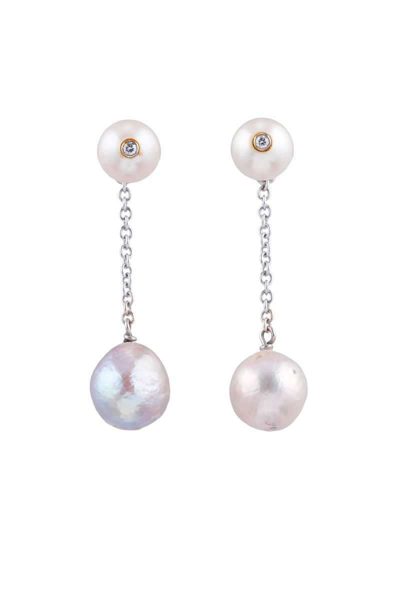 Orecchini pendenti con perle coltivate e piccoli diamanti  - Asta Gioielli - Cambi Casa d'Aste