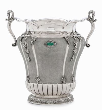 Vaso in Argento Fuso, Cesellato e Bulinato e Inserti in Malachite. Argenteria Artistica Italiana ...